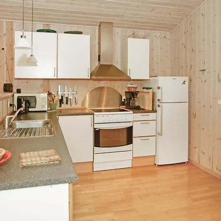 Beautiful Home In Hojby With Wifi Højby